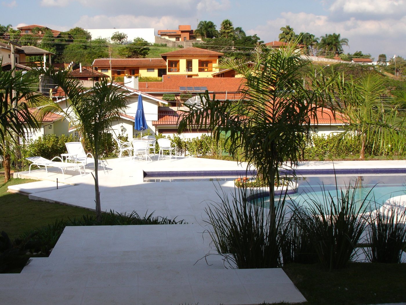 Área de lazer com piscina da casa de 600 m² em Valinhos
